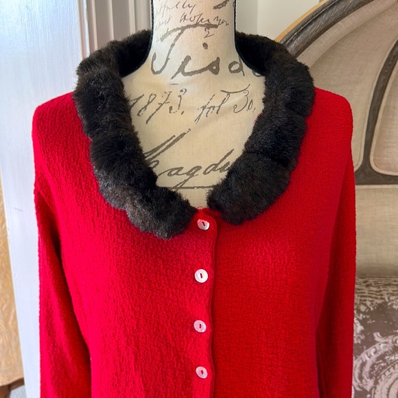 NWT Red Button Up Cardigan Sweater with Faux Fur Collar M - Picture 2 of 4